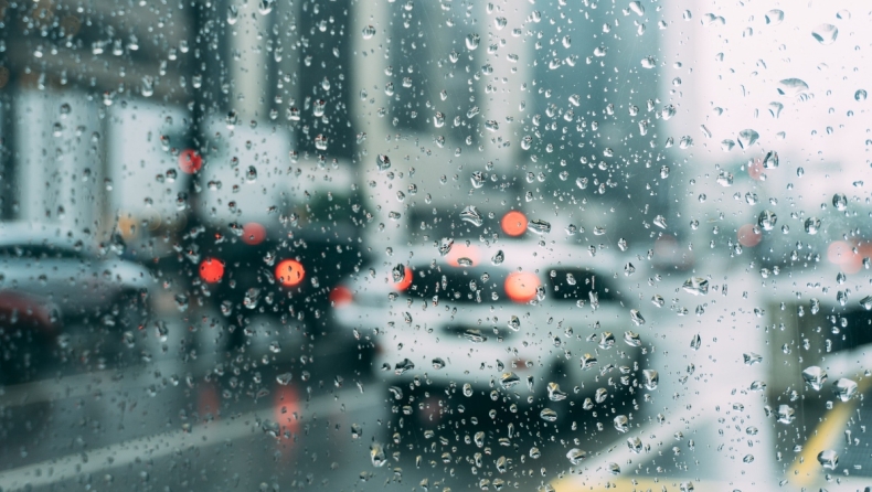 Οι επιστήμονες επιβεβαιώνουν ότι ορισμένοι άνθρωποι μπορούν να μυρίσουν πότε έρχεται βροχή