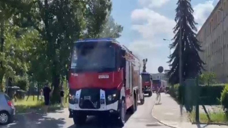 Η στιγμή που Πολωνοί πυροσβέστες αναχωρούν με σκοπό να βοηθήσουν στις πυρκαγιές (vid)