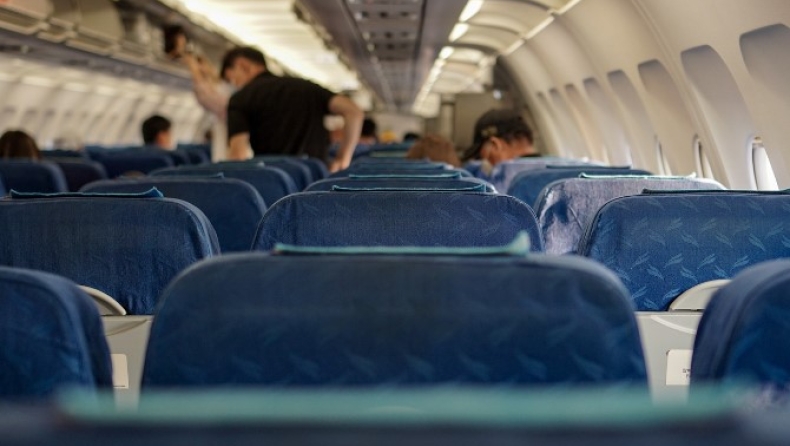 Αναστάτωση σε πτήση από Αγγλία για Ηράκλειο: Δυο γυναίκες μαλλιοτραβήχτηκαν μέσα στο αεροπλάνο 