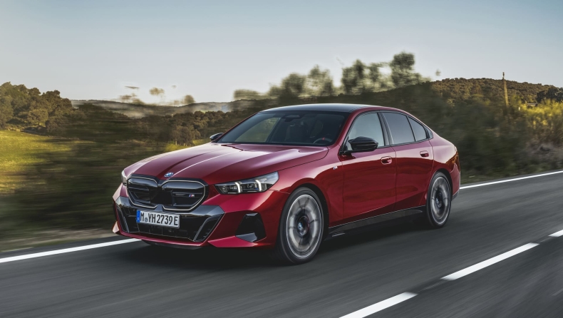 BMW 5 Series: Το αυτοκίνητο που αλλάζει μόνο του λωρίδα κυκλοφορίας, αρκεί να κάνεις νεύμα με το κεφάλι (vid)