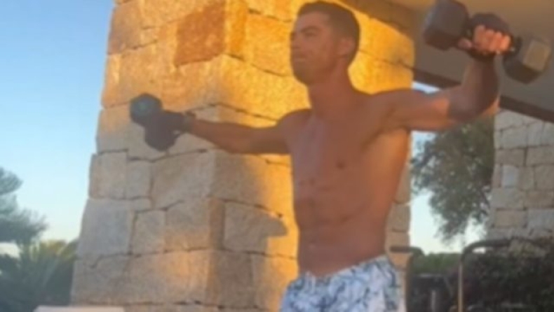 Ο Κριστιάνο γυμνάζεται 