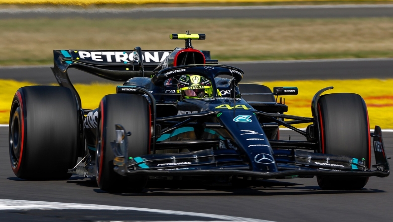 F1 - Χάμιλτον: «Ανέβηκα στο βάθρο χάρη στον κόσμο, συγχαρητήρια στη McLaren»