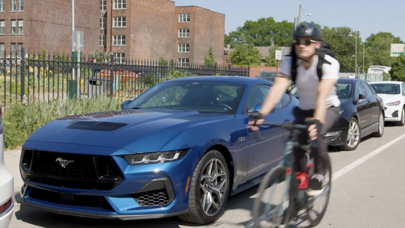 Ford Mustang: Δεν είναι μόνο γρήγορη, προσέχει και τους ποδηλάτες (vid)
