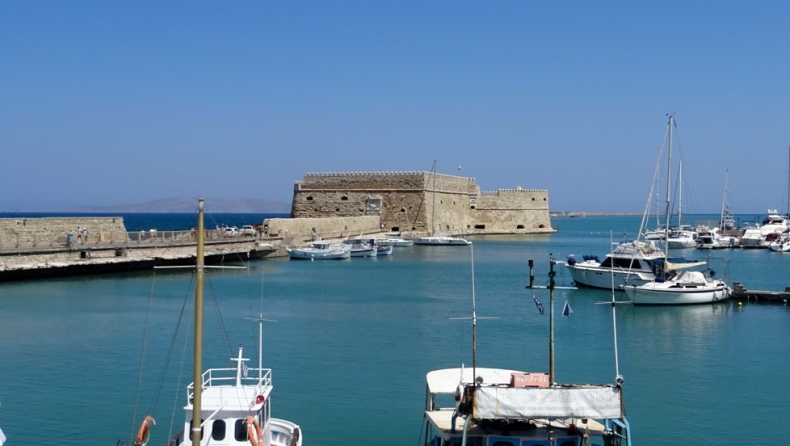 Συναγερμός στο Ηράκλειο: Παιδί έπεσε από το Κουλέ και τραυματίστηκε, μεταφέρθηκε στο νοσοκομείο