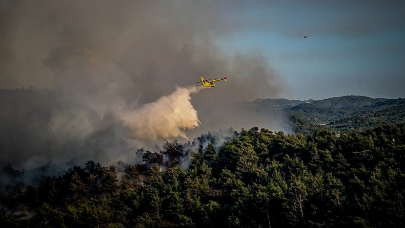 Φωτιά στη Ρόδο: Σε κατάσταση έκτακτης ανάγκης κηρύχθηκαν τρεις δημοτικές ενότητες