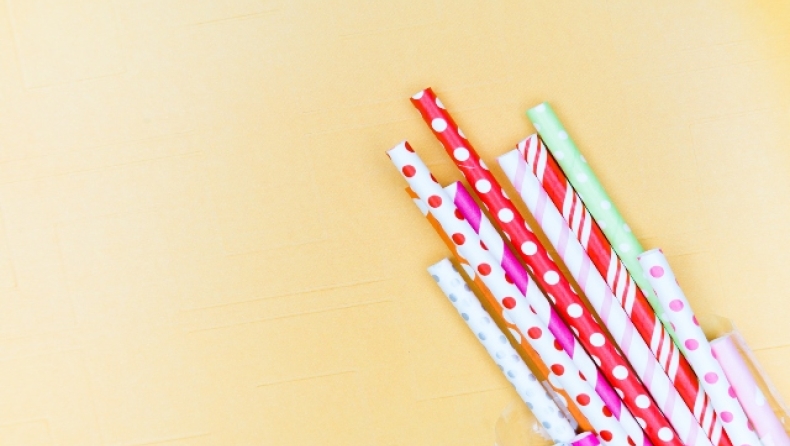 Τα χάρτινα καλαμάκια περιέχουν τοξικά χημικά που είναι βλαβερά τόσο για το περιβάλλον όσο και για την υγεία: Μπορεί να είναι πιο επικίνδυνα από τα πλαστικά 