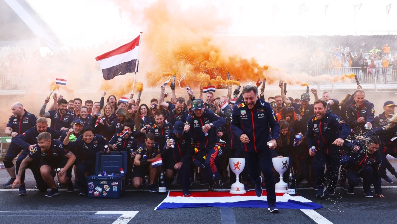 F1 - Στη Red Bull Racing άναψαν καπνογόνα (vid)