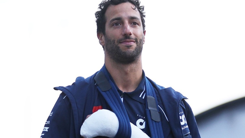 F1 - Ολλανδία: Ο Ρικάρντο εμφανίστηκε στα paddock με γύψο (vid)