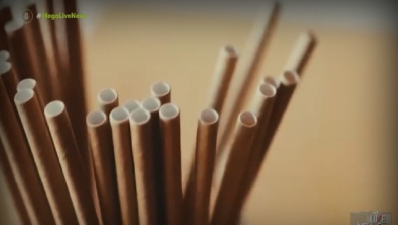 Φιάσκο με τα χάρτινα καλαμάκια: «Και μολύνουν το περιβάλλον και είναι βλαβερά για την υγεία» (vid)