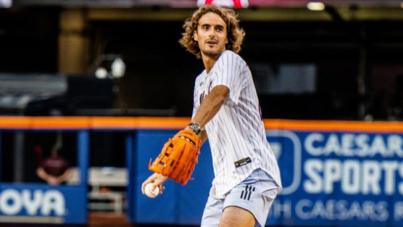 O Τσιτσιπάς ρίχνει βολή στο μπέιζμπολ