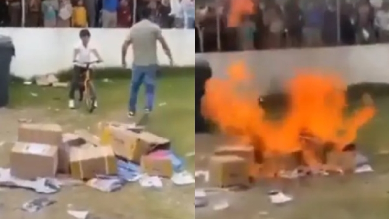 Γονείς στο Μεξικο έκαψαν βιβλία επειδή ήταν μολυσμένα με τον «ιό του κομμουνισμού» (vid)