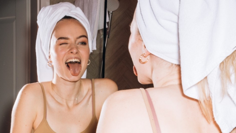 Καθαρισμός γλώσσας: Γιατί είναι απαραίτητος και πως γίνεται σωστά