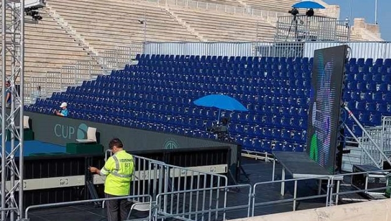 Μπλε καθίματα στο Καλλιμάρμαρο