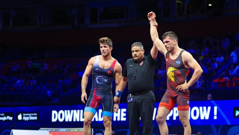 Ο Γιώργος Πρεβολαράκης κερδίζει Τούρκο παλαιστή