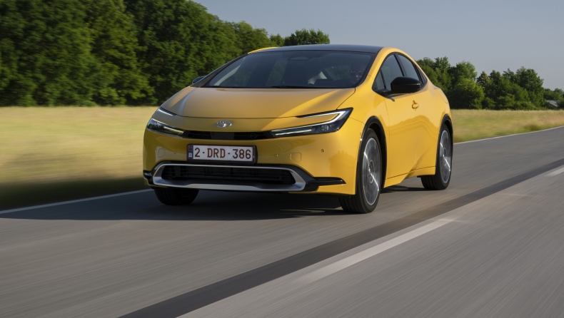 Toyota Prius PHEV: Με ηλεκτρική αυτονομία άνω των 70 χλμ (vid)