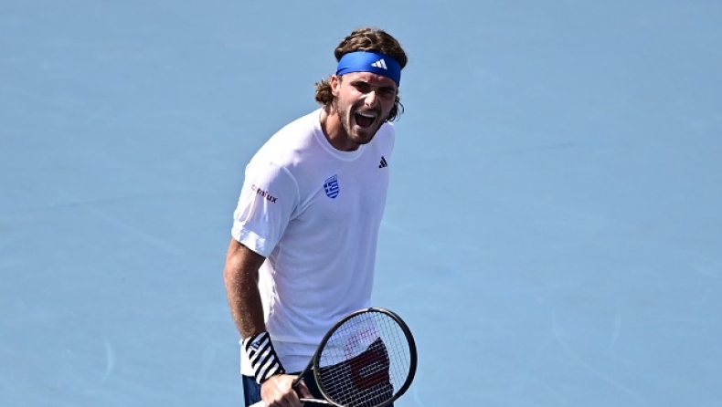 O Στέφανος Τσιτσιπάς πανηγυρίζει