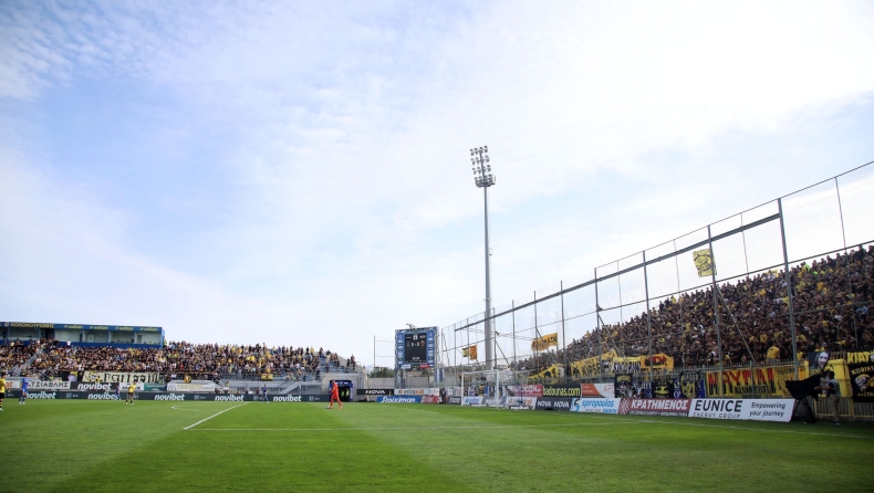 Καθυστερεί η έναρξη του δευτέρου ημιχρόνου λόγω ρίψης δακρυγόνων