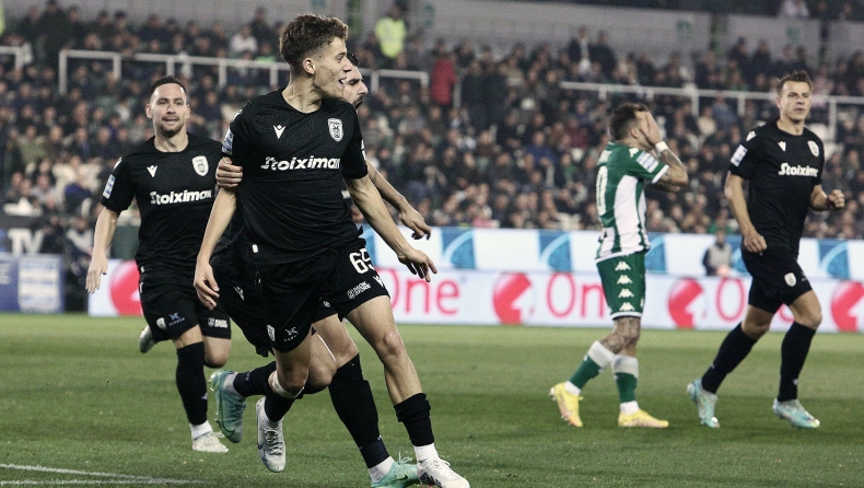 Ο Γιάννης Κωνσταντέλιας πανηγυρίζει στο Παναθηναϊκός - ΠΑΟΚ 0-3 της σεζόν 2022-23