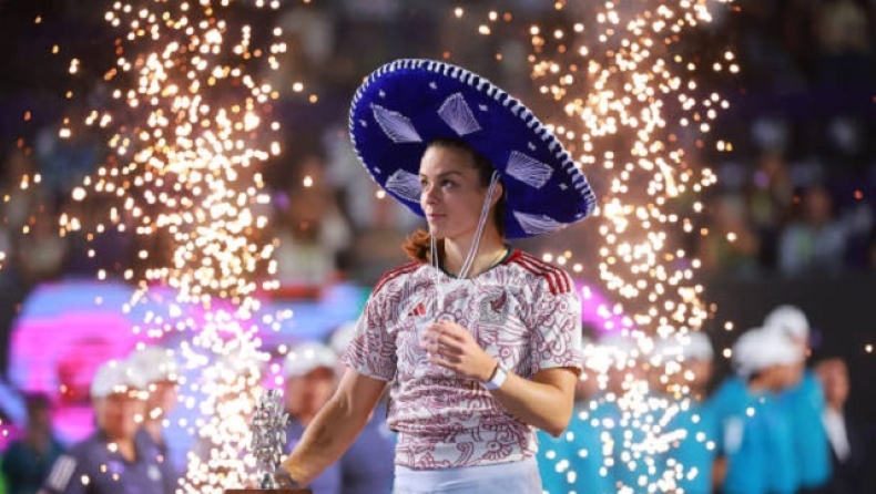 H Μαρία Σάκκαρη με σομπρέρο κρατά το τρόπαιο στην Γουαδαλαχάρα