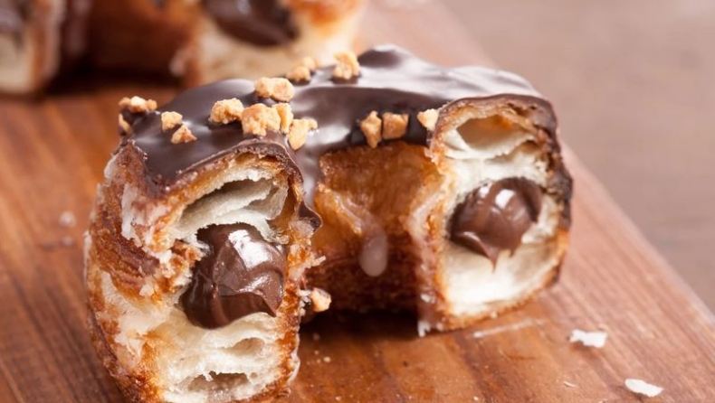 Κρουασάν με γαλακτομπούρεκο ή με μπουγάτσα: Τα υβριδικά γλυκά που ξετρέλαναν την Ελλάδα