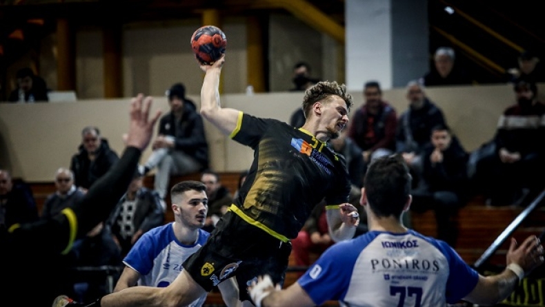 Φάση από το Ιωνικός - ΑΕΚ στο χάντμπολ 