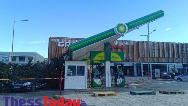 Έγειρε στέγαστρο σε βενζινάδικο στην Θεσσαλονίκη λόγω του αέρα 