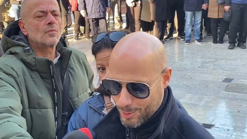 Απίστευτη τρέλα για τον Καρρά: Ταξίδεψε από τη Γερμανία για τον αποχαιρετήσει (vid)