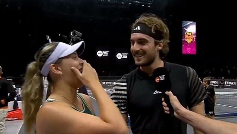 H Πάολα Μπαντόσα παρακολουθεί τον Στέφανο Τσιτσιπά