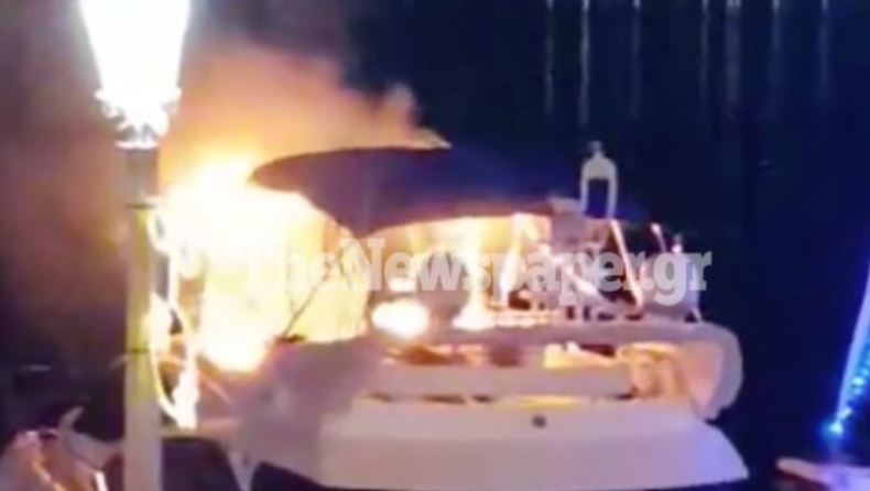 Απρόοπτο στη «Γιορτή των Φαναριών» στον Βόλο: Φαναράκι έπεσε σε σκάφος και άρπαξε φωτιά (vid)
