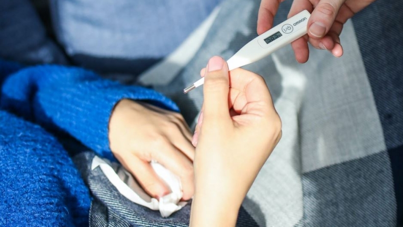 Θα κρυώσεις αν βγεις έξω με βρεγμένα μαλλιά; Η επιστήμη απαντά