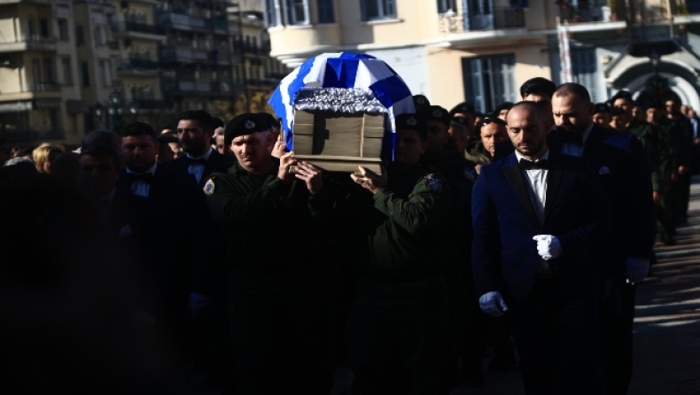 Συγκλόνισε η μητέρα του 31χρονου αστυνομικού: «Βαστάω εγώ, είμαι η μάνα του Λύγγε»