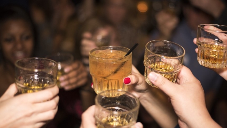 Τι παθαίνει το σώμα σου όταν ξυπνάς με hangover από την... κρεπάλη του προηγούμενου βραδιού (vid)