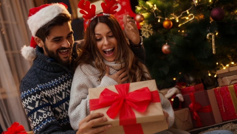Χριστουγεννιάτικοι μπελάδες: Πώς θα επιλέξεις το κατάλληλο δώρο για τη σχέση σου τις φετινές γιορτές