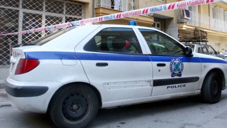 Το χρονικό του εγκλήματος στη Χαλκίδα: «Τρέξτε, σκοτώνουν τον άντρα μου», φώναζε από το μπαλκόνι η σύζυγος του θύματος (vid)