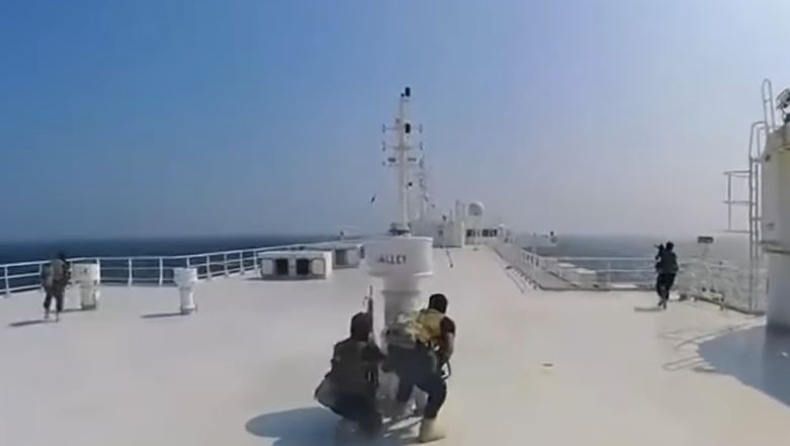  Έλληνας υπερασπιστής πλοίων για τις μάχες με τους Χούθι: «Εάν ανέβουν πάνω είμαστε ο πρώτος στόχος» (vid)