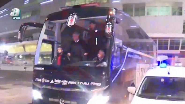 Μπεσίκτας: «Ντου» των οπαδών στο πούλμαν της αποστολής, άφωνος και ανέκφραστος ο Σάντος