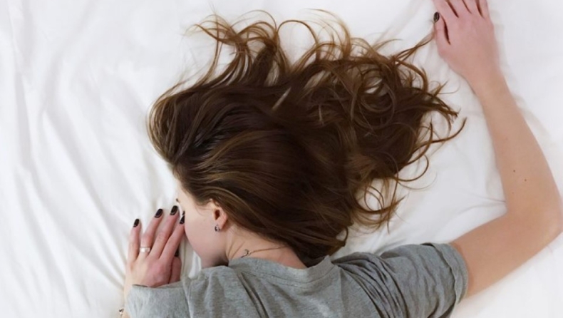 Τι συμβαίνει στο σώμα σου όταν κοιμάσαι πολλές ώρες