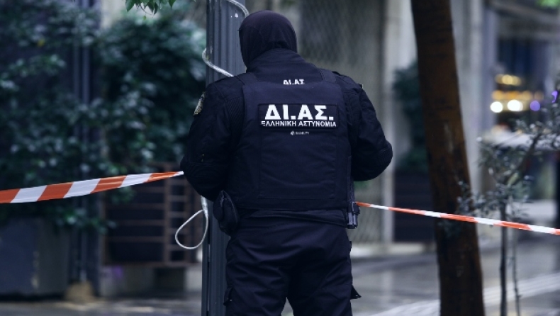 Δεν το χωρά ο ανθρώπινος νους: Έκοψε το κεφάλι και τα χέρια του πατέρα του με το αλυσοπρίονο γιατί «καυγάδισαν»