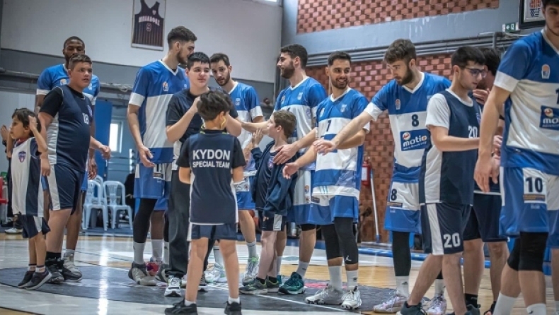 Σπουδαία κίνηση στο Σχηματάρι: Ο Ερμής παρουσιάστηκε στο παρκέ μαζί με παιδιά που ανήκουν στο φάσμα του αυτισμού