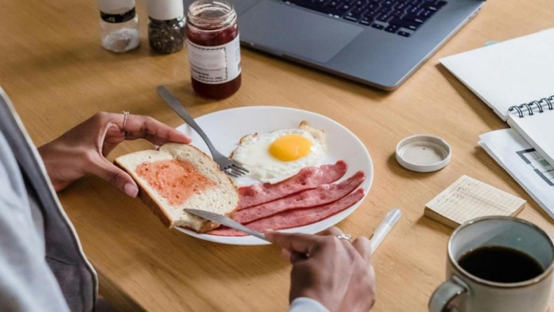 8 πράγματα που μπορούν να επηρεάσουν τα επίπεδα χοληστερόλης σου