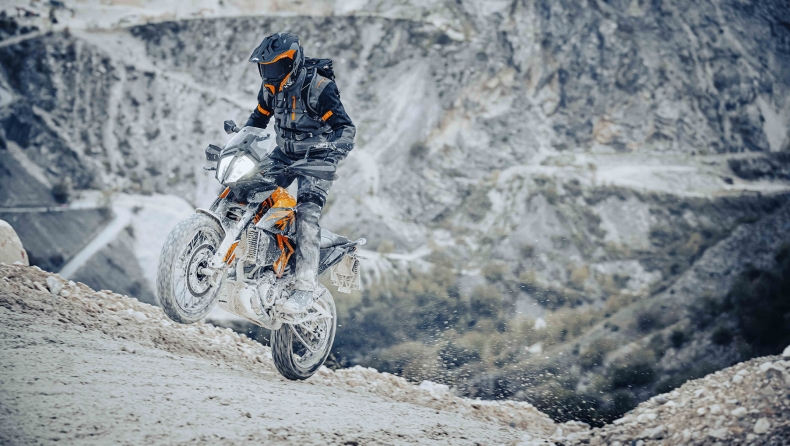 KTM 390 Adventure με extra προστασία