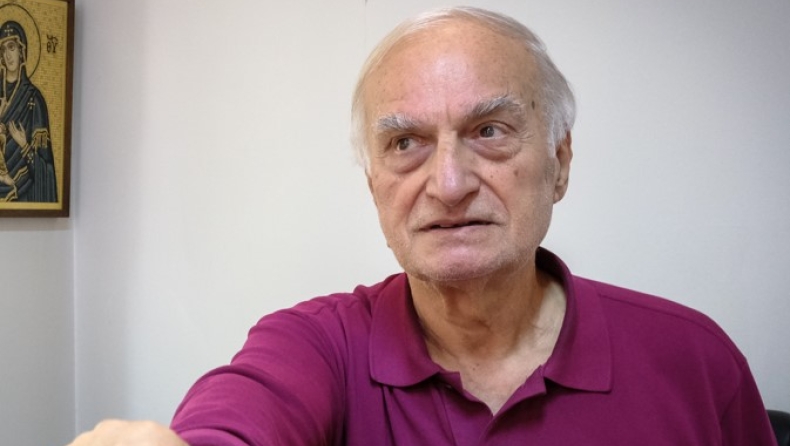 Μανώλης Μαυρομμάτης: Στο νοσοκομείο ο ίδιος και η σύζυγός του μετά από φωτιά στο σπίτι τους 