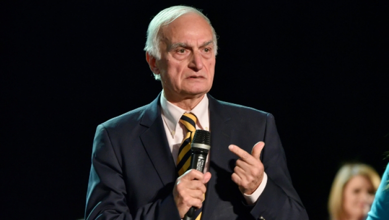 Διασωληνώθηκε ο Μανώλης Μαυρομμάτης, στη ΜΕΘ η σύζυγός του (vid)