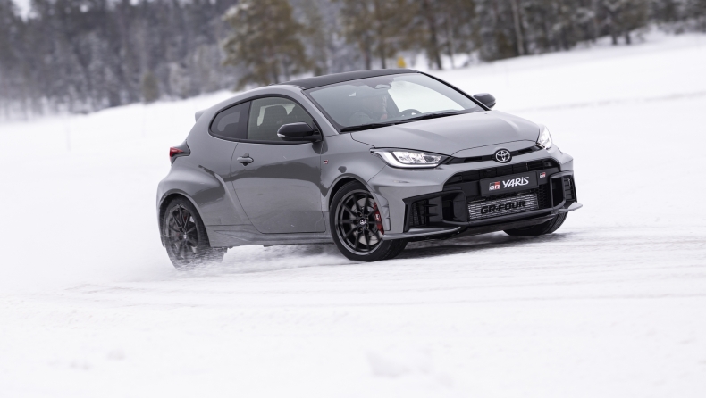 Toyota GR Yaris: Παιχνίδια στο χιόνι με τον πύραυλο των 280 ίππων (vid)