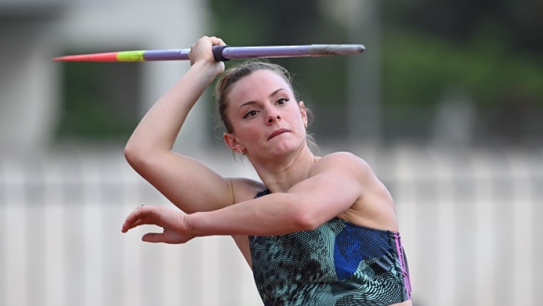 Η Ελίνα Τζένγκο 