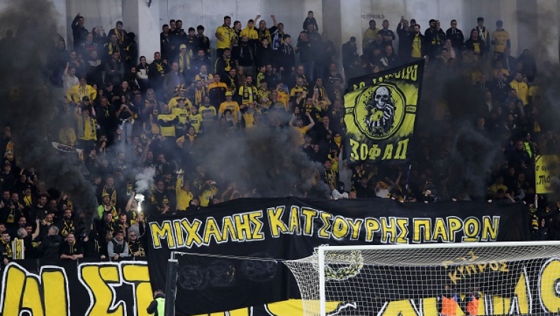 ΑΕΚ: Πανό στη μνήμη του Μιχάλη Κατσούρη στο γήπεδο του Απόλλωνα Λεμεσού