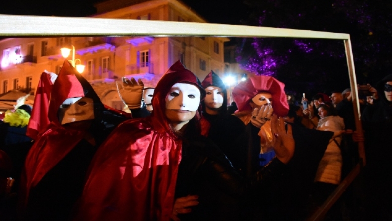 Qué te la pongo: Τι λέει στα ελληνικά το διασημότερο αποκριάτικο τραγούδι (vid)