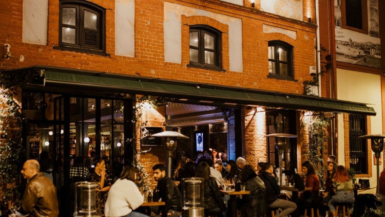  Έκλεισε ένα από τα πιο γνωστά μπαρ της Θεσσαλονίκης: «Επειδή έτσι αποφάσισαν κάποιοι...»