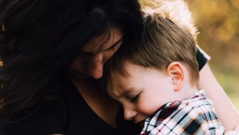 Η φράση που πρέπει να σταματήσεις να λες στο παιδί σου: Πώς θα το επηρεάσει μεγαλώνοντας