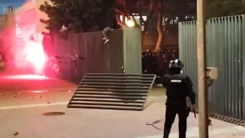 Μπαρτσελόνα - Νάπολι: Επεισόδια μεταξύ Αστυνομίας και οπαδών των Παρτενοπέι (vid)